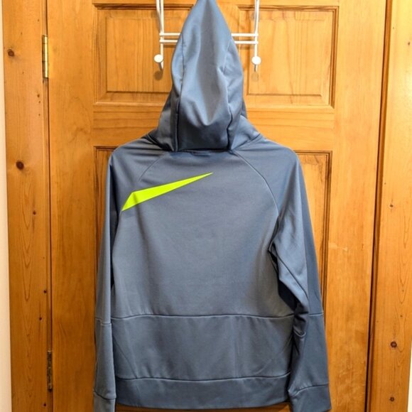 Nike Therma Dri Fit Boys, Gray Pullover  With Green Swoosh and Kangaroo Pocket - Picture 2 of 10